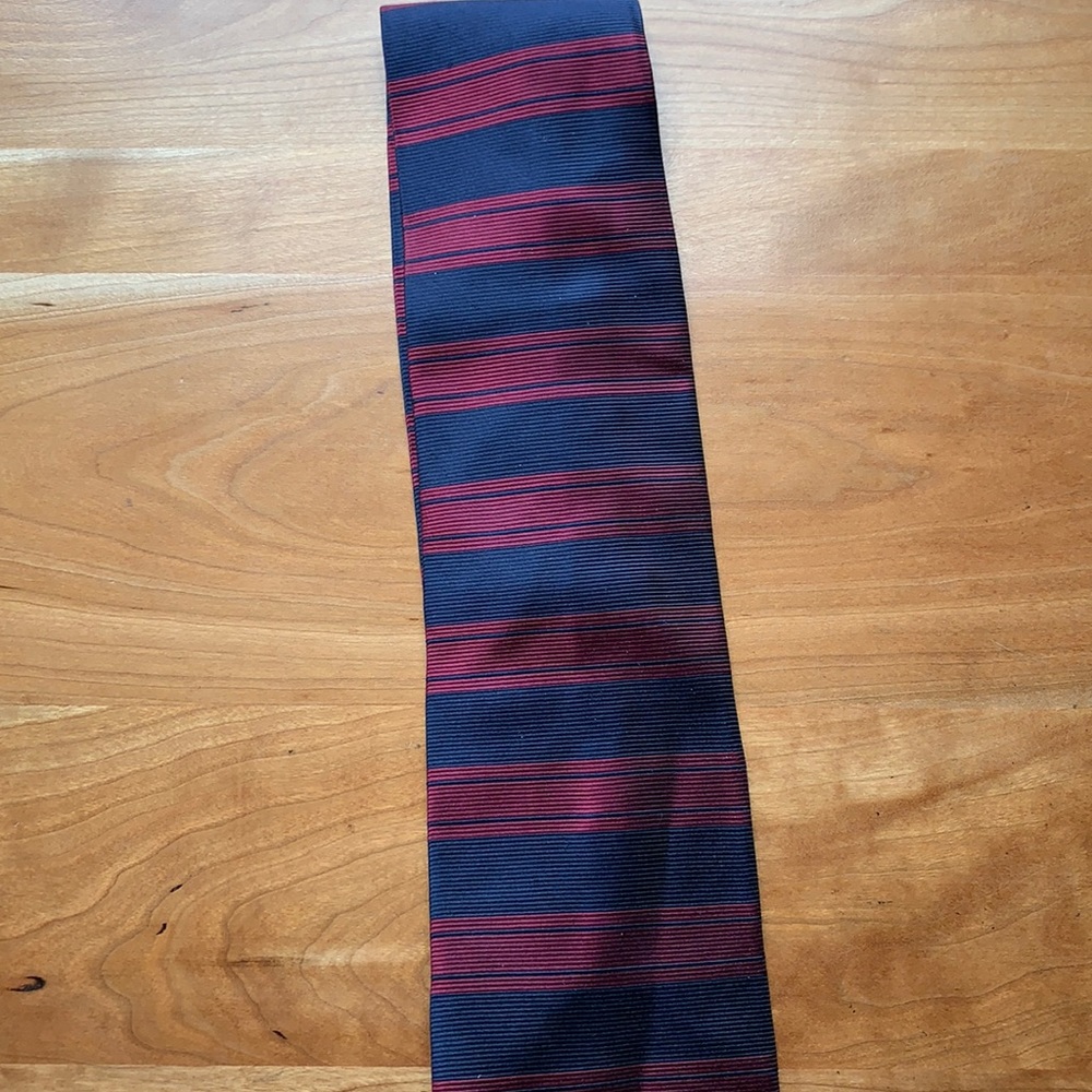 Paolo Gucci men’s silk neck tie red and navy blue horizontal stripe